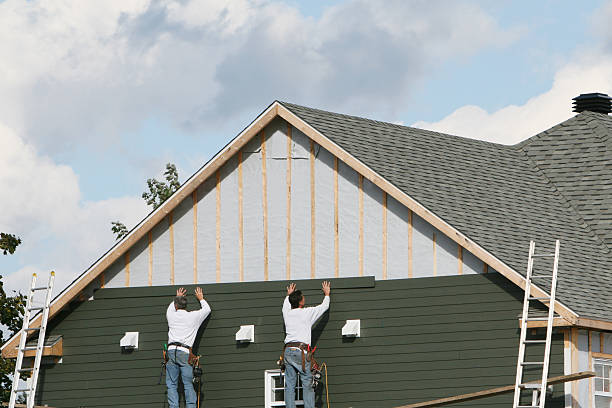 Professional Emergency Siding Repair technician working in Rockville, MD